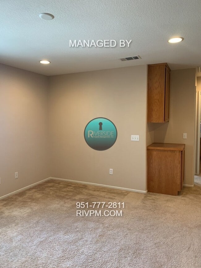 Building Photo - Highly Desirable Orangecrest Location!!!