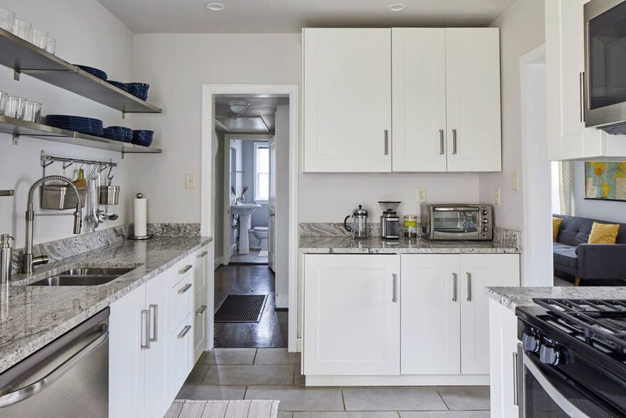 Building Photo - 724 47th Way S