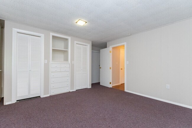 Building Photo - 205 Hardy Pond Rd