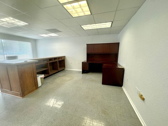 Building Photo - Office Space In Downtown Biloxi! Great Loc...