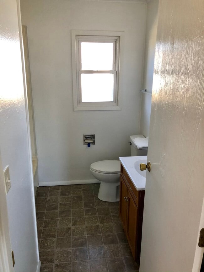 Building Photo - 134-136 Fauber Ln