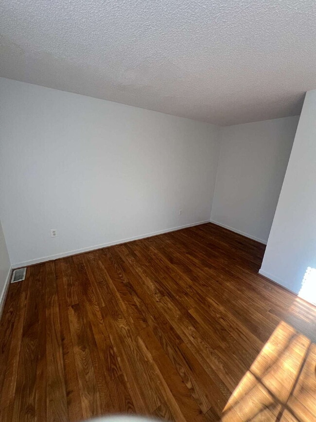 Building Photo - Charming 3-Level Townhome in Prime North Stafford Location