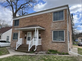 Building Photo - 515 W 11th St
