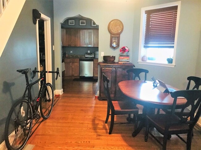 Building Photo - Gorgeous 3-Bed Townhome in Whitman! Available mid-July!