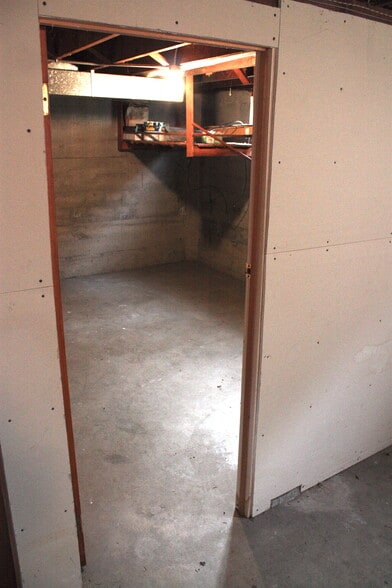private locked storage - 5703 N Commercial Ave