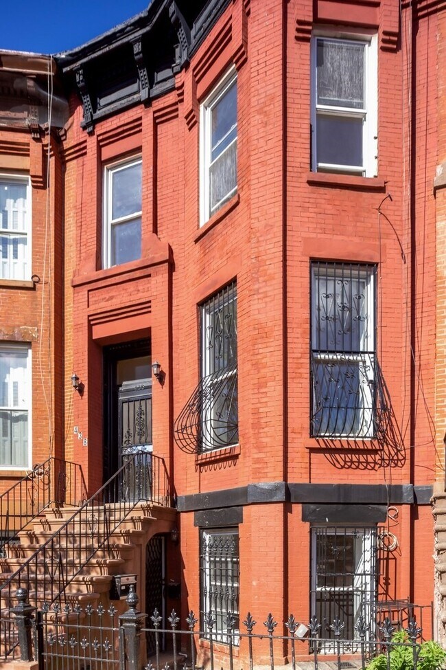 Building Photo - 438 Lewis Ave