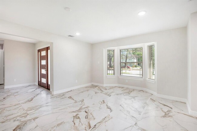 Building Photo - 7711 Antoine Dr