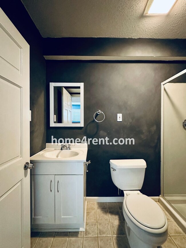 Building Photo - Four Bedroom Olathe Home in a Quiet Neighb...
