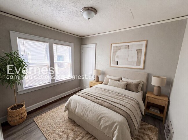 Building Photo - 3 Bed/1 Bath Home with Fenced Yard / Pet-Friendly / Vouchers Accepted / Coming Soon!