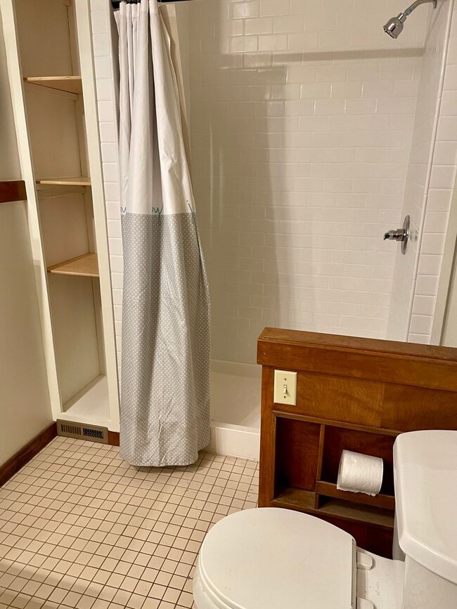 Building Photo - 2423 D St