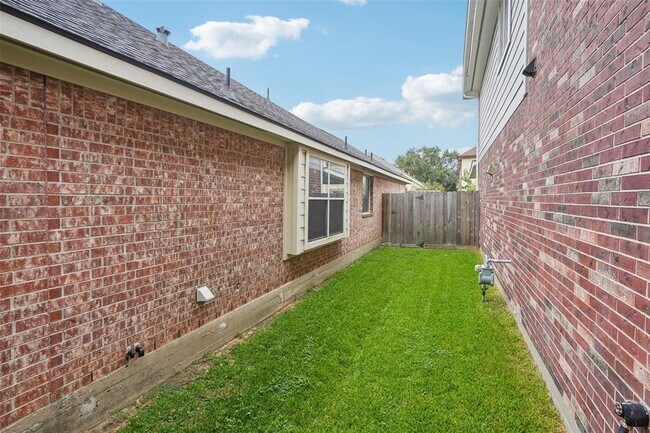 Building Photo - 16614 New Market Ln