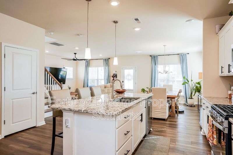 Building Photo - 2229 Hedge Maple Dr