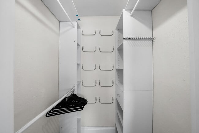 Building Photo - 1605 Treemont Ave