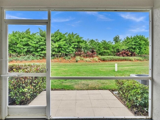 Building Photo - 8 Key W Ct