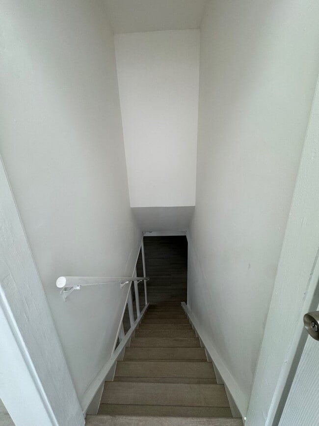 Building Photo - Newly renovated 4 bed 1 bath home in Burien