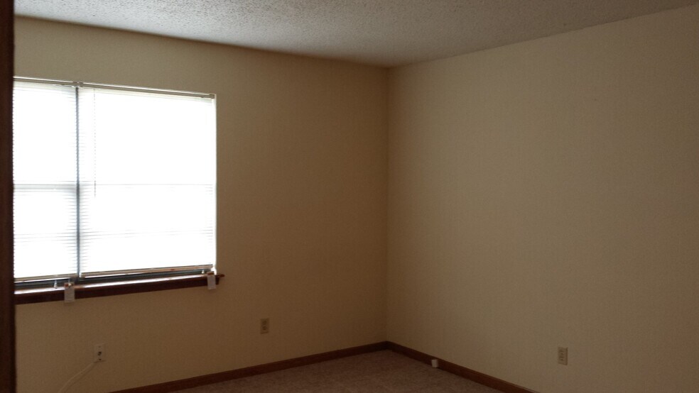 Building Photo - 1726 W Prairie St