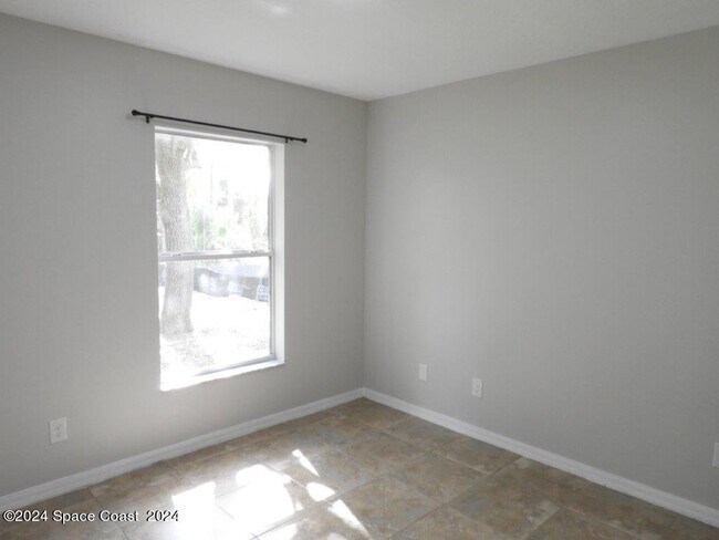 Building Photo - 3235 Forghun Ave SE