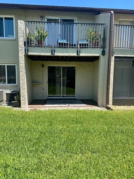 Building Photo - 4215 E Bay Dr