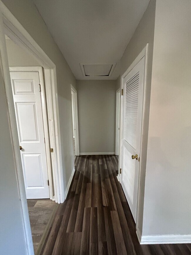 Building Photo - 5th- 308