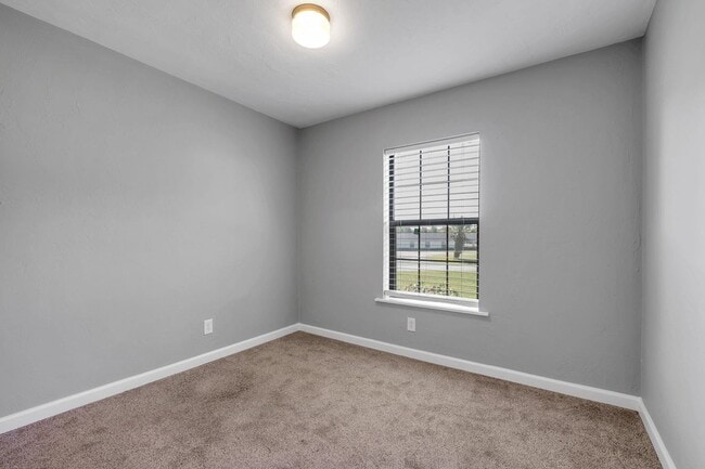 Building Photo - 27 Sierra Rd