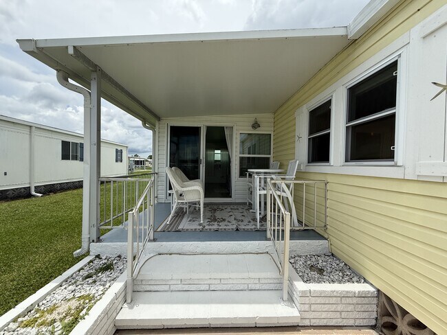 Building Photo - 637 Los Altos