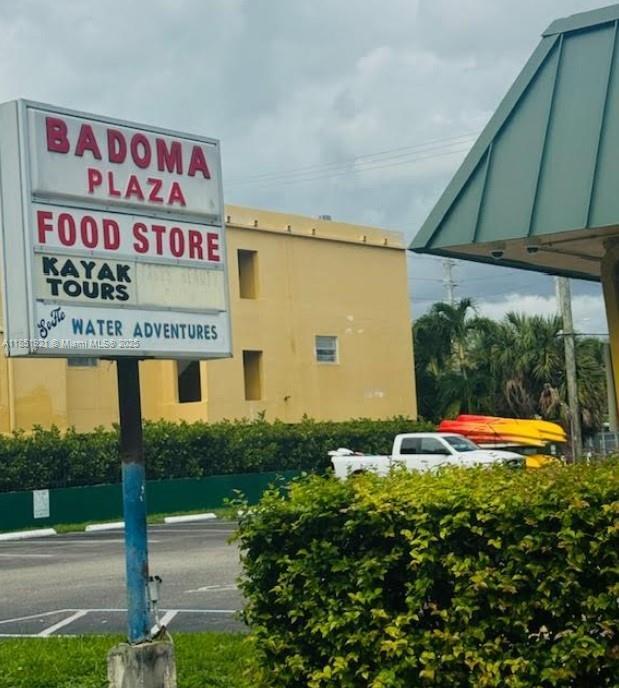 Building Photo - 2425 NE 135th St