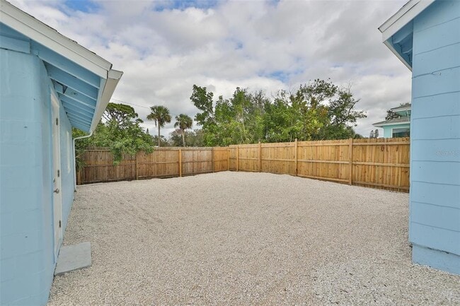 Building Photo - 875 53rd Terrace N