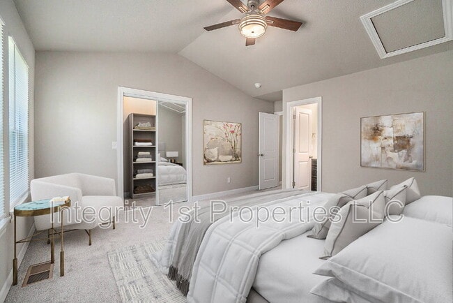 Building Photo - 6295 NE 44th St