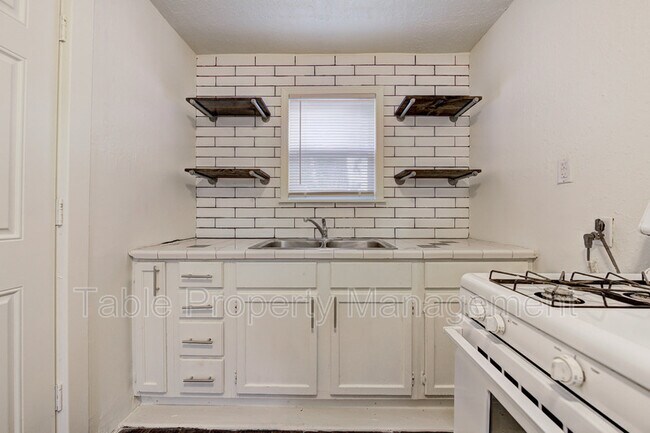 Building Photo - 3200 NW 16th St