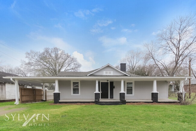 Building Photo - Everything You Need. All Right Here.