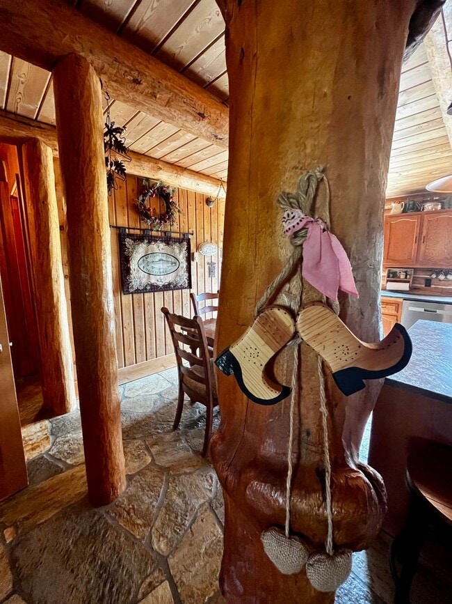 Building Photo - Fully Furnished Cabin Available - 10 Minut...