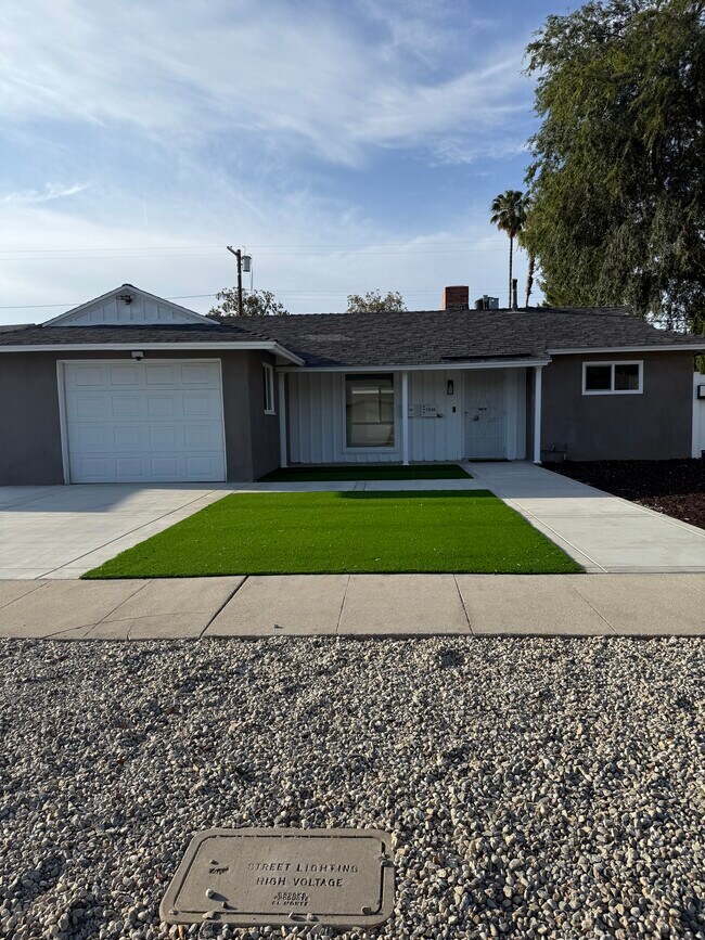 Building Photo - 17549 Blythe St