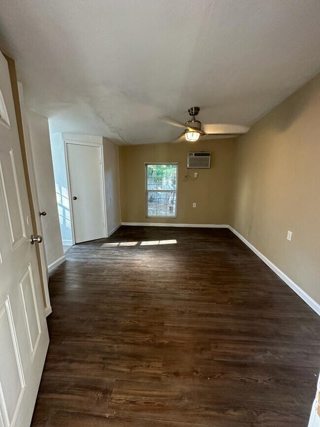 Building Photo - 16590 Gaskin St