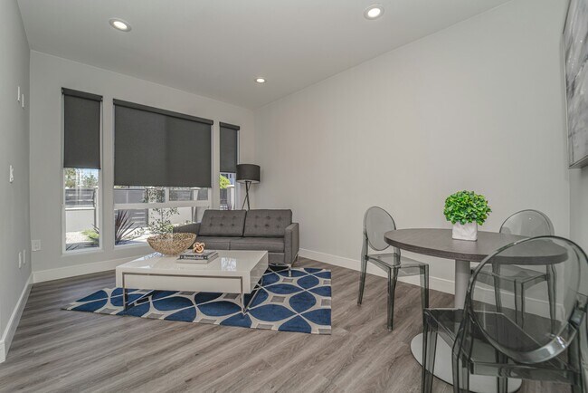Building Photo - 4532 St Charles Pl
