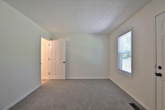 Building Photo - 601 Daventry Ln