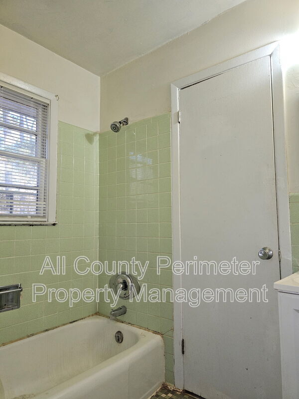 Building Photo - 504 Past St