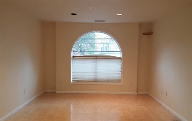 Building Photo - 121 Longwood Ave