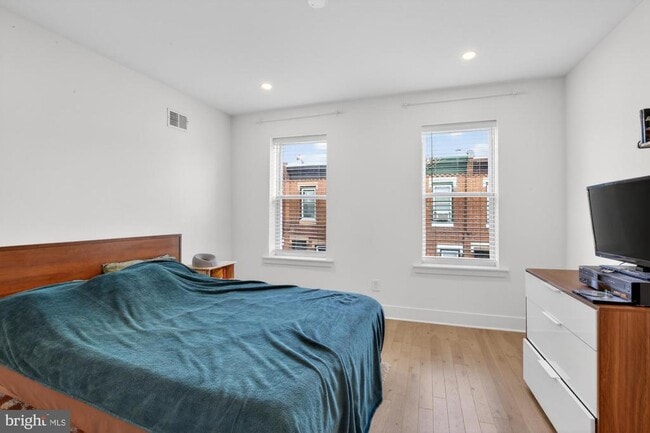 Building Photo - 1742 Dorrance St