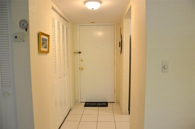 Building Photo - 255 S Cypress Rd