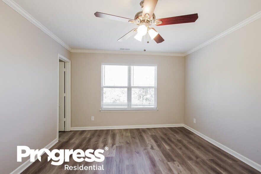 Building Photo - 740 Willow Creek Dr