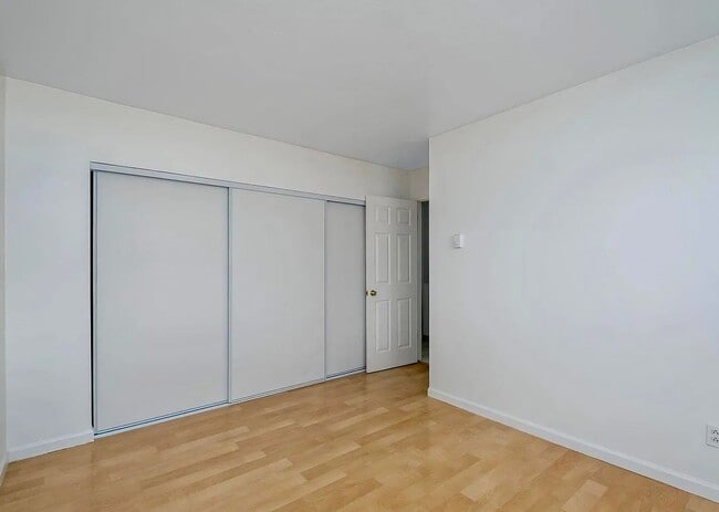 Building Photo - Two Bedroom 1.5 Bath Townhome