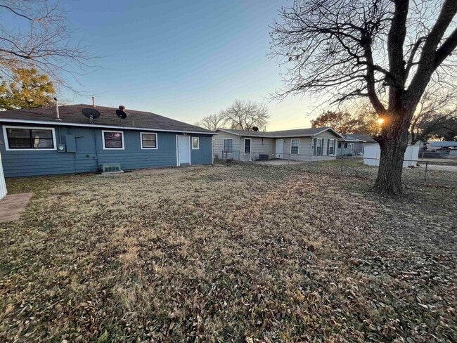 Building Photo - 2908 Cunningham Dr