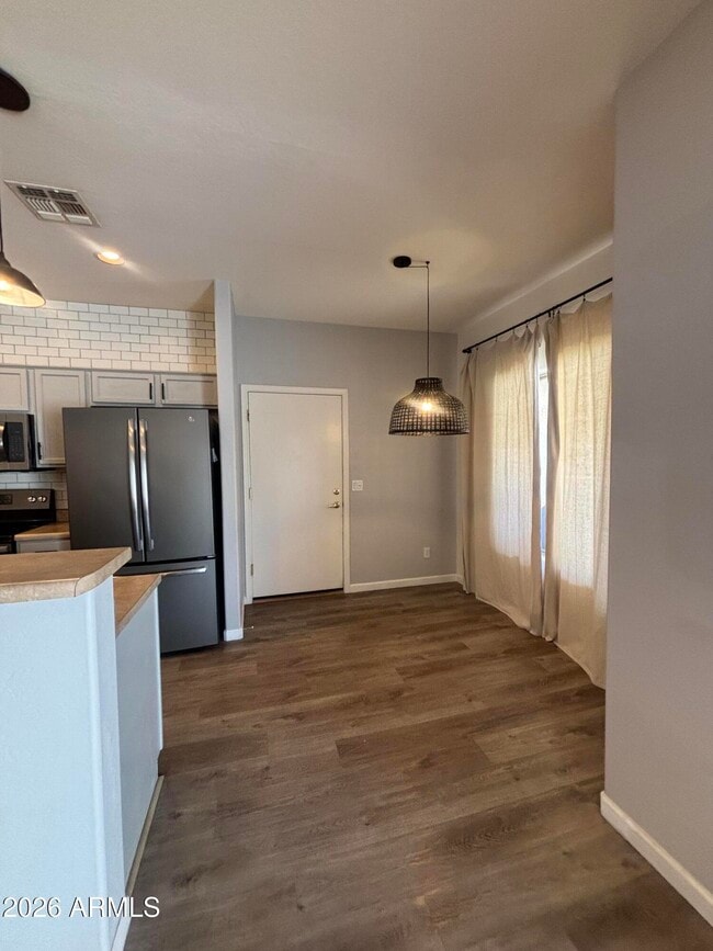 Building Photo - 948 E Savannah Dr