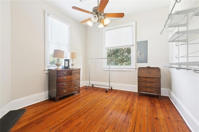 Building Photo - 5705 Prytania St