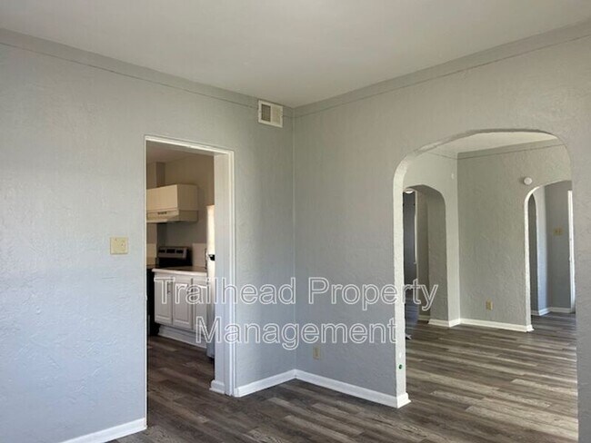 Building Photo - 2104 S Norwood Ave