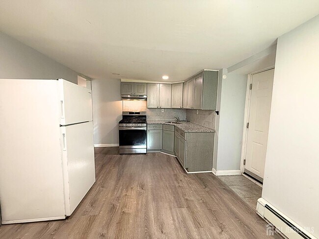 Building Photo - 410 High St