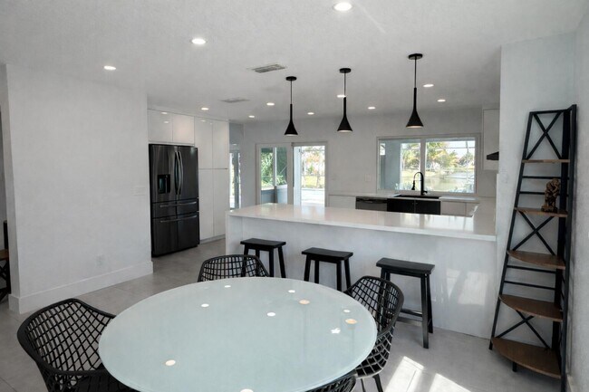 Building Photo - 149 Ponce De Leon St