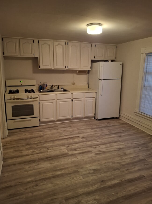 Building Photo - 661 Lovett Ave SE