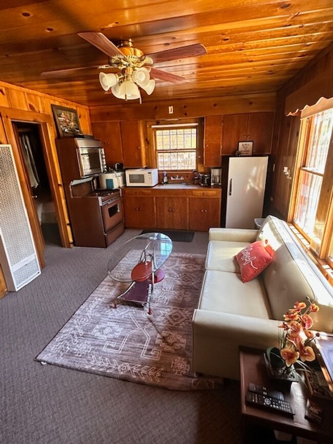 Building Photo - Cozy 2Bd Cabin! Available now for a 3-6 mo...