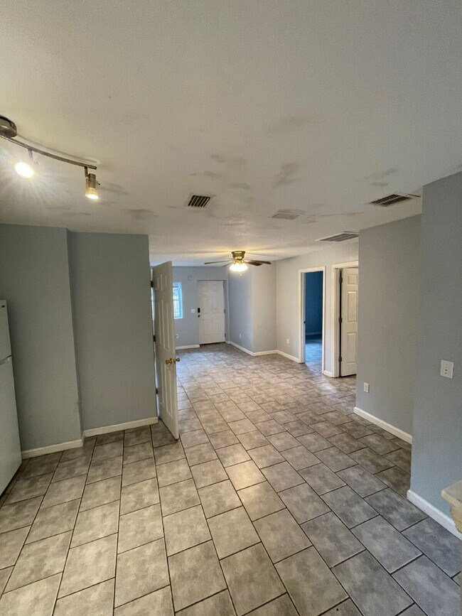 Building Photo - Open floor plan, four-bedroom two-bathroom with washer and dryer